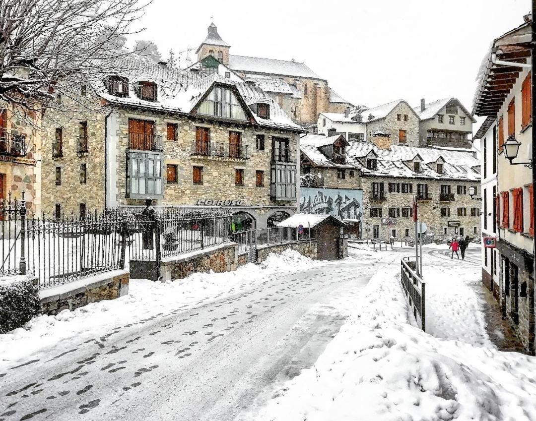 Hotel Valle De Izas Sallent De Gallego Luaran gambar