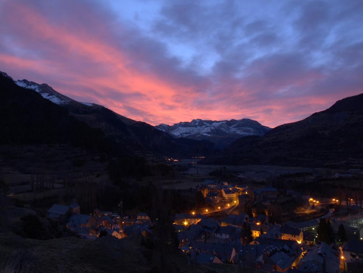 Hotel Valle De Izas Sallent De Gallego Luaran gambar