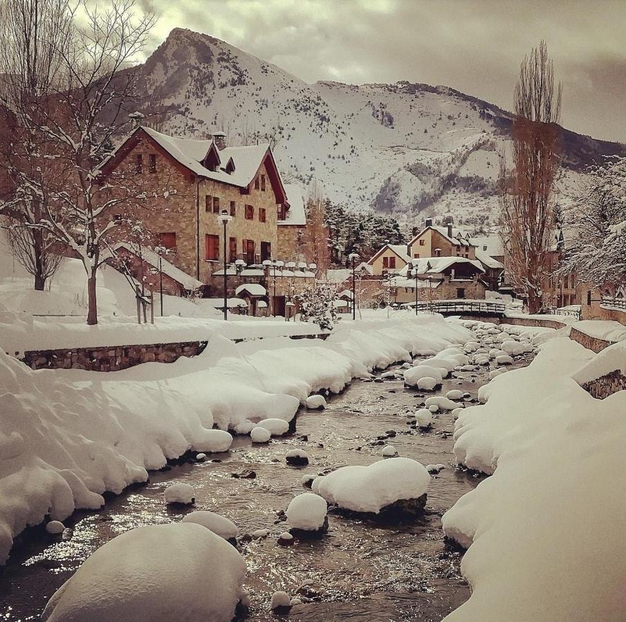 Hotel Valle De Izas Sallent De Gallego Luaran gambar